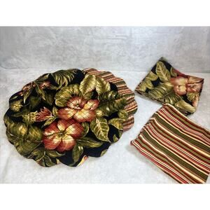 Quilted Floral/Stripped Design Circular Placemats & Napkins. Set of 4 Reversible